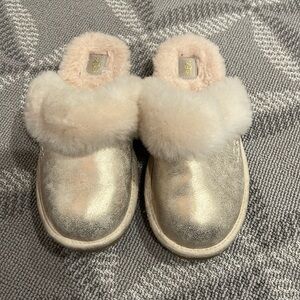Kids Uggs size 4 metallic gold like new barely worn
